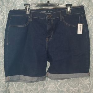 OLD NAVY MID RISE SHORTS